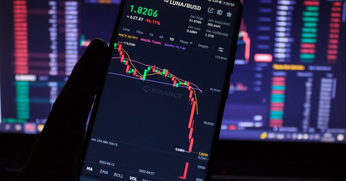 Binance offers compensation after $19bn crypto crash that crippled centralised exchanges, boosted DeFi – DL News